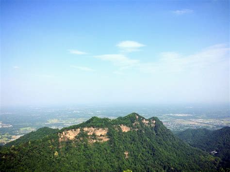 青城山哪裏可以釣魚：探討自然與人文的交融之處